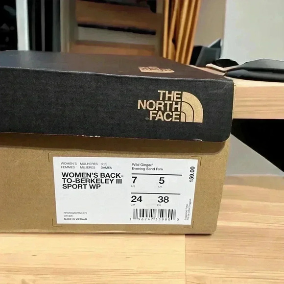 The North Face NEW Women's Back-To-Berkeley III Sport Waterproof Boots Size 7 - Picture 7 of 13